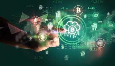 Multimedya dokunmatik ekran fütüristik kavram üzerinde bulut sembolü içinde Bitcoin 'i iten iş adamı