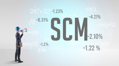 SCM kısaltması ile sert şapkalı teknoloji mühendisi.