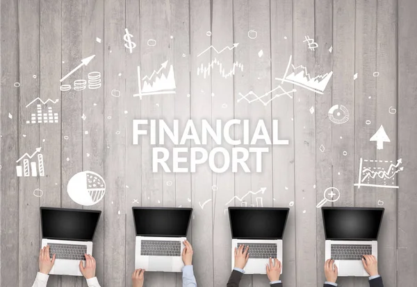 사람들의 Financial Report 비문으로 사무실에서 일하고 성공적 비즈니스 — 스톡 사진