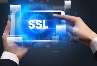 SSL kısaltmalı el ele tutuşma tabletinin yakın çekimi, modern teknoloji kavramı
