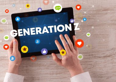 GENERATION Z yazıtlı, sosyal ağ kavramlı bir dokunmatik ekran kapat