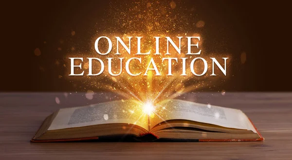 Online Eği Tim Yazıtı Açık Eğitici Bir Kitaptan Geliyor — Stok fotoğraf