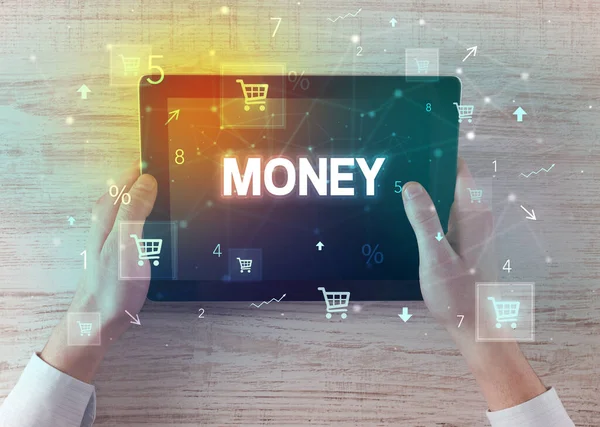 Κοντινό Πλάνο Ενός Tablet Χειρός Επιγραφή Money Έννοια Online Ψώνια — Φωτογραφία Αρχείου