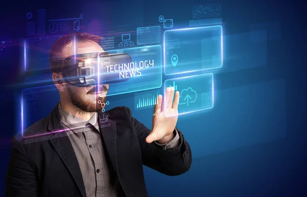 Podnikatel Prohlíží Brýle Virtual Reality Nápisem Technology News Koncept Nové — Stock fotografie
