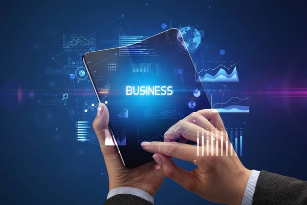 Affärsman Som Håller Hopfällbar Smartphone Med Business Inskription Framgångsrik Affärsidé — Stockfoto