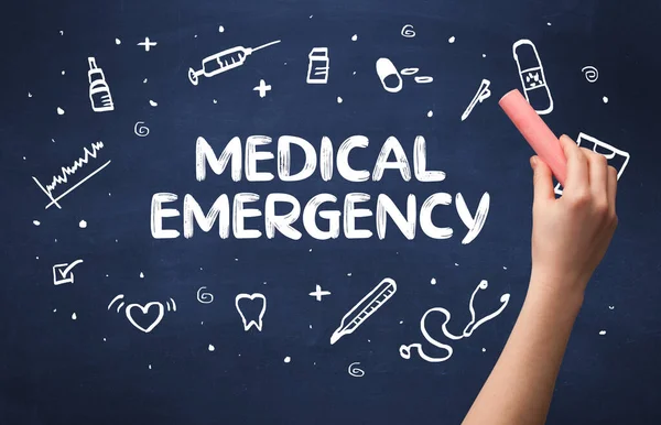 Ręcznie Rysowany Napis Emergencja Medyczna Białą Kredą Tablicy Koncepcja Medyczna — Zdjęcie stockowe
