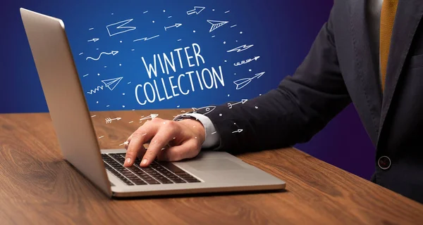 Бізнесмен Працює Ноутбуці Написом Winter Collection Концепція Онлайн Покупки — стокове фото