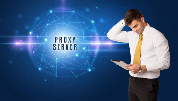 Επιχειρηματίας Σκέφτεται Για Λύσεις Ασφαλείας Proxy Server Επιγραφή — Φωτογραφία Αρχείου