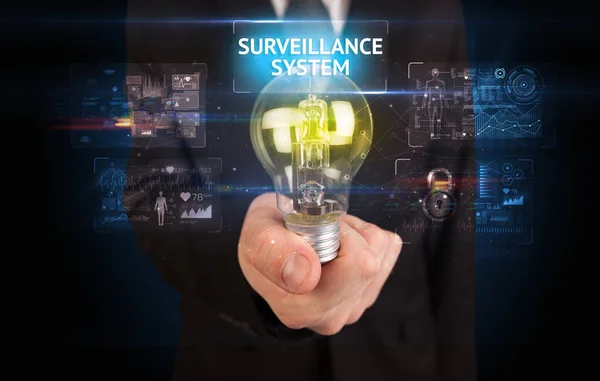Zakenman Met Gloeilamp Met Surveillance System Inscriptie Online Security Idee — Stockfoto