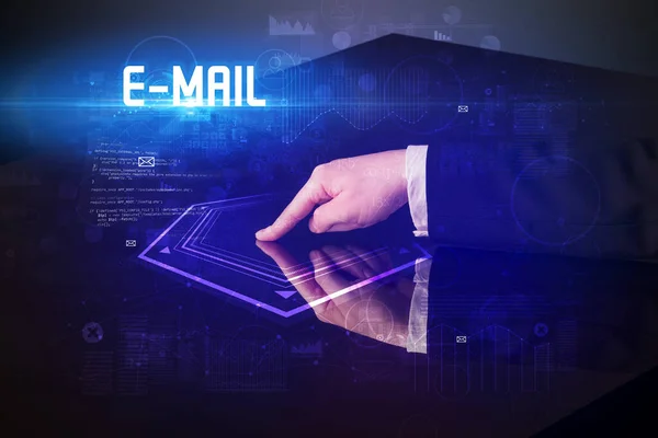 Mesa Digital Táctil Mano Con Inscripción Mail Concepto Seguridad Nueva — Foto de Stock