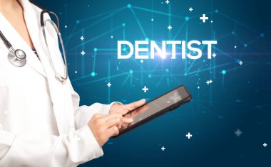 Doktor tıbbi kayıtları DENTIST yazıtları ve tıbbi konseptle dolduruyor.