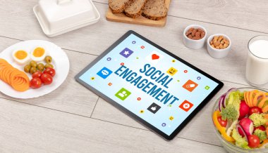 SOSYAL ENGAGEMENT yazıtlı sağlıklı tablet Pc bileşimi, Sosyal ağ kavramı