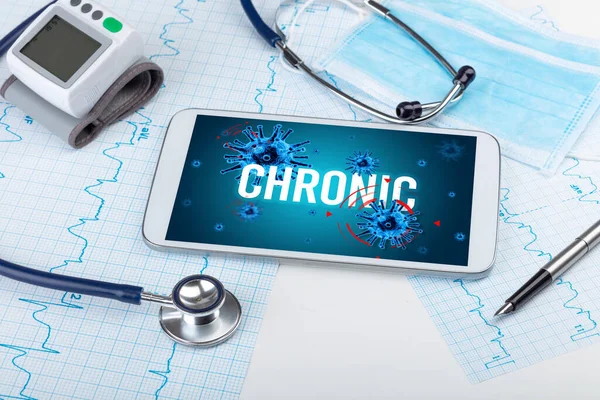 Tablet Und Arztwerkzeuge Auf Weißer Oberfläche Mit Chronic Beschriftung Pandemiekonzept — Stockfoto