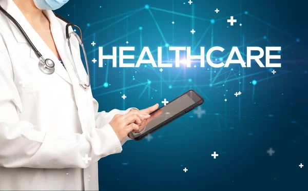 Dokter Vult Medisch Dossier Met Healthcare Inscriptie Medisch Concept — Stockfoto