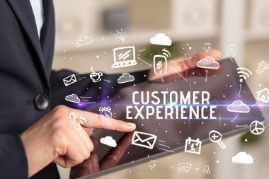 CUSTOMER Deneyi Yazıtı ile Sosyal Ağ Kullanan Bir Kişinin Yakın Çekimi