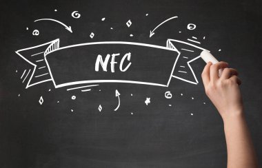 El çizimi NFC kısaltması ve tahtada beyaz tebeşir