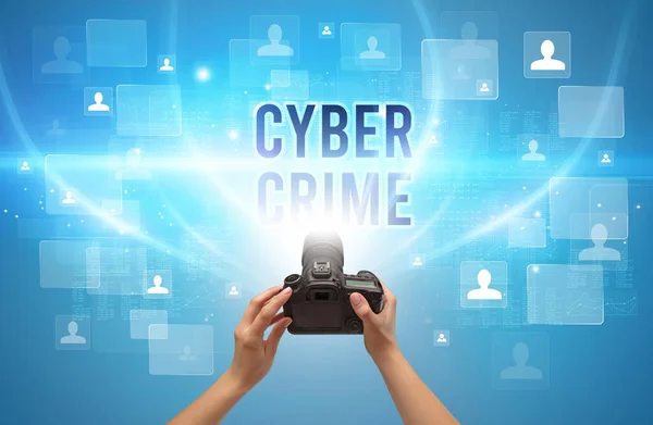 Zbliżenie Ręcznej Kamery Napisem Cyber Crime Koncepcja Nadzoru Wideo — Zdjęcie stockowe
