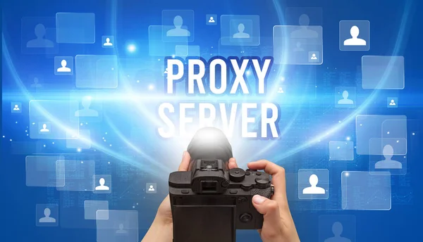 Close Câmera Mão Com Inscrição Proxy Server Conceito Vigilância Por — Fotografia de Stock