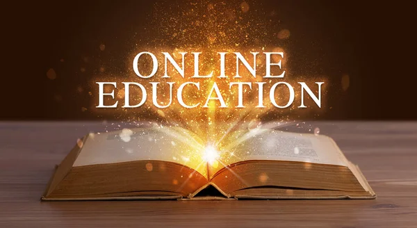Online Eği Tim Yazıtı Açık Eğitici Bir Kitaptan Geliyor — Stok fotoğraf