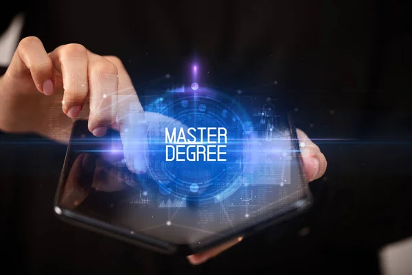 Νεαρός Που Κατέχει Ένα Αναδιπλούμενο Smartphone Επιγραφή Master Degree Εκπαιδευτική — Φωτογραφία Αρχείου
