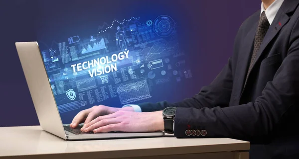 Бизнесмен Работающий Ноутбуке Надписью Technology Vision Концепция Кибертехнологий — стоковое фото