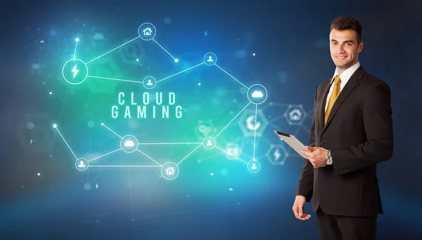 Empresário Frente Ícones Serviço Nuvem Com Inscrição Cloud Gaming Conceito — Fotografia de Stock