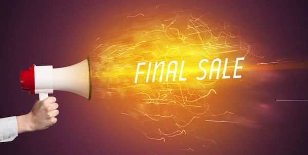 Young Girld Shouting Megaphone Final Sale Inscription Online Shopping Concept — Stock Photo, Image