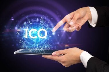 ICO kısaltması olan bir dokunmatik ekran, modern teknoloji kavramı