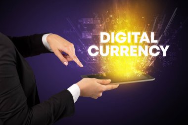 DIGITAL CURRENCY yazıtlı, yenilikçi teknoloji kavramına sahip bir dokunmatik ekran yakın plan