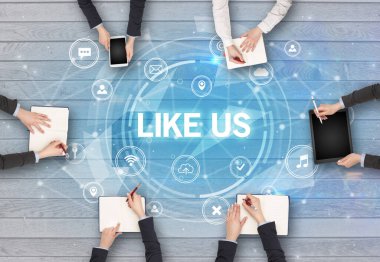 Bir grup insan, ABD anlayışı, sosyal ağ konseptiyle toplantı yapıyor.