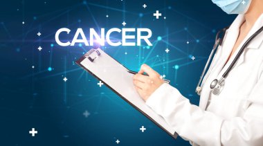 Doktor CANCER yazıtları ve tıbbi konseptle tıbbi kayıtları dolduruyor.