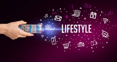 LIFESTYLE yazıtları ve sosyal medya konseptiyle el ele tutuşmak