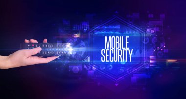 MOBILE GÜVENLİK yazıtları ve siber güvenlik kavramı ile el ele tutuşmak