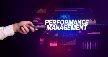 Performans MANAGEMENT yazıtları ve siber iş konseptiyle el ele tutuşmak