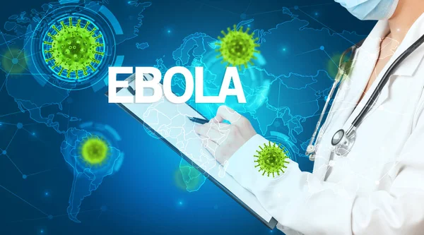 医者はEbolaの碑文 ウイルス学の概念で医療記録を記入します — ストック写真