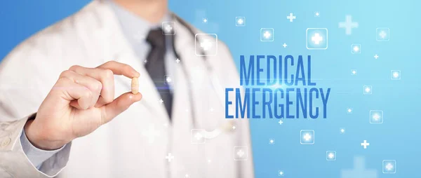 Närbild Läkare Som Ger Ett Piller Med Medical Emergency Inskription — Stockfoto