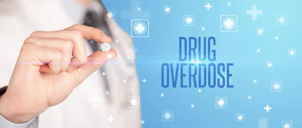 Nære Lege Som Gir Pille Med Drug Overdose Inskripsjon Medisinsk – stockfoto