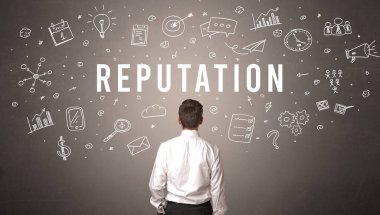 REPUTATION yazıtları, modern iş konsepti olan bir işadamının arka görüşü