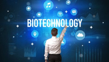 BIOTECHNOLOGY yazıtlı bir iş adamının arka görüşü, modern teknoloji kavramı