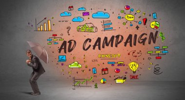 İ.S. CAMPAIGN yazıtlarıyla şemsiyenin arkasına saklanan kararlı işadamı, yeni iş konsepti