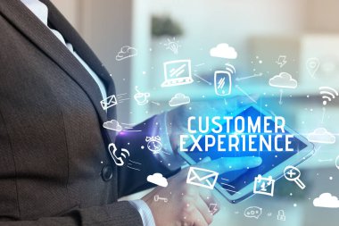 CUSTOMER Deneyi Yazıtı ile Sosyal Ağ Kullanan Bir Kişinin Yakın Çekimi