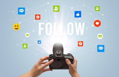 FOLLOW yazıtlı sosyal medya içeriğini yakalamak için kamera kullanmak, sosyal medya içeriği kavramı