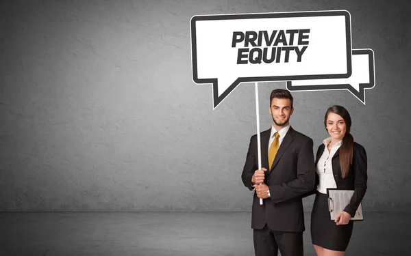 Młoda Osoba Biznesowa Swobodnym Trzymaniu Znaku Drogowego Napisem Private Equity — Zdjęcie stockowe