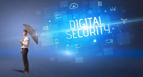 サイバー攻撃やデジタルセキュリティの碑文から傘で守るビジネスマン オンラインセキュリティの概念 — ストック写真