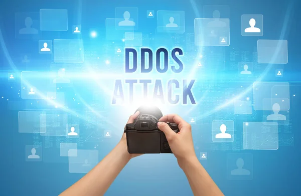 Ddos Attack Yazıtlı Kamerasının Yakın Çekimi Video Izleme Konsepti — Stok fotoğraf