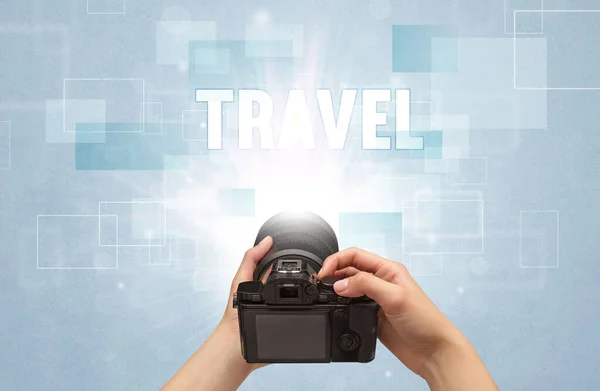 Närbild Handhållen Digitalkamera Med Travel Inskription Resekoncept — Stockfoto