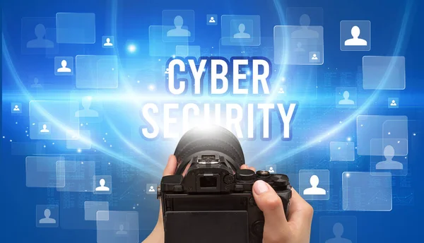 Zbliżenie Kamery Ręcznej Napisem Cyber Security Koncepcja Nadzoru Wideo — Zdjęcie stockowe