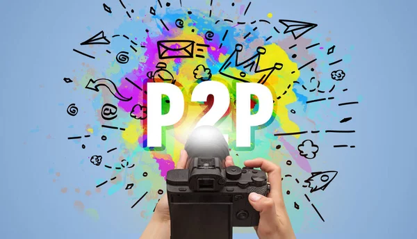 Крупный План Руки Цифровой Камерой Абстрактным Рисунком Надписью P2P — стоковое фото