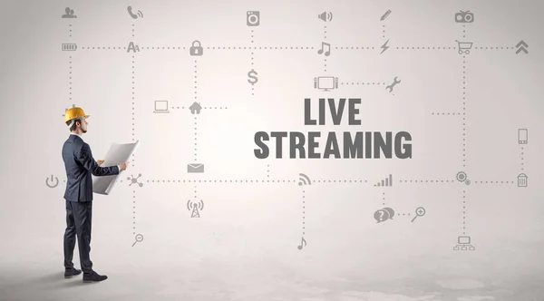 Live Streaming Felirat Koncepcióval Rendelkező Közösségi Média Platformon Dolgozó Mérnök — Stock Fotó