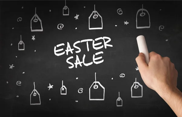 Dibujo Mano Easter Sale Inscripción Con Tiza Blanca Pizarra Concepto — Foto de Stock